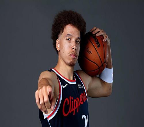 組織和串聯(lián)能力相當不錯，快船第三陣容中還隱藏著(zhù)一個(gè)小保羅